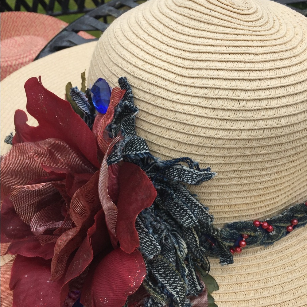 Artisan kreativekristen Upcycled cream wide brim straw hat Floral Accent - Picture 2 of 11